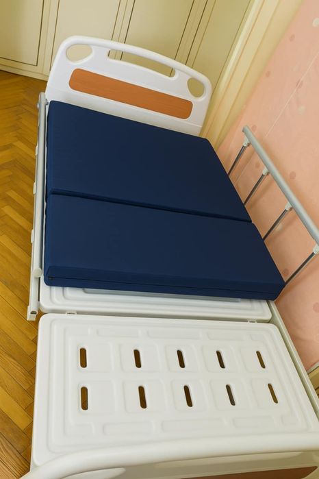 Медицинско легло с матрак — модел 0805425, Mobiak Care