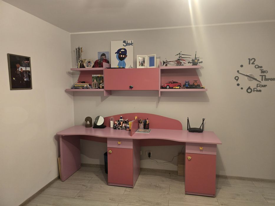 Vand mobila din MDF+PAL ideala pentru fetite,tot ce se vede in poze.