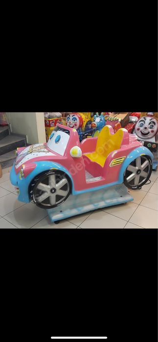 Детска клатушка с монети