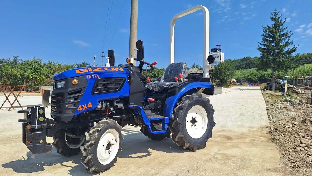 Bizon Tractor 25 CP cu carte japonez, model 4x4 Tractor Bizon TA254, 25 CP, 4x4 concept japonez cu carte!