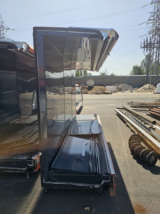 Продаются витринные холодильники