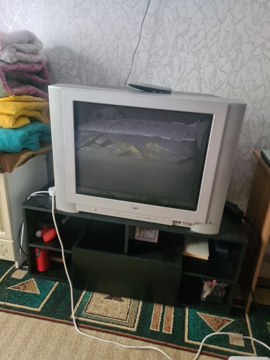 Продаю телевизор LG старого образца