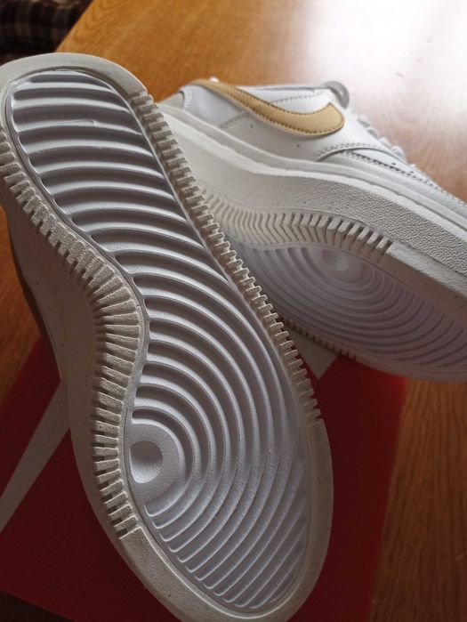 Adidași Nike ,noi