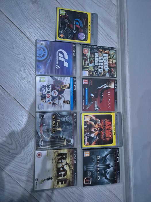 Playstation 3 , два джойстика и игри