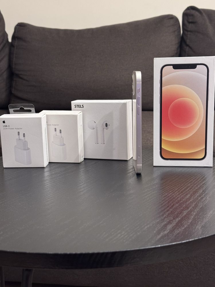 iPhone 12, бял, 64GB – много запазен + подарък!