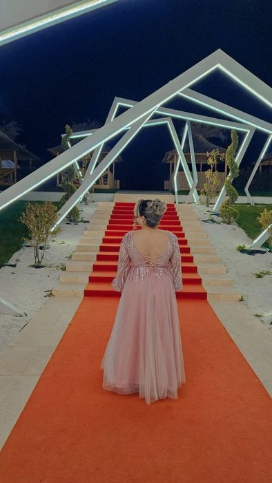 Rochie, purtate câteva ore, 300 de lei!