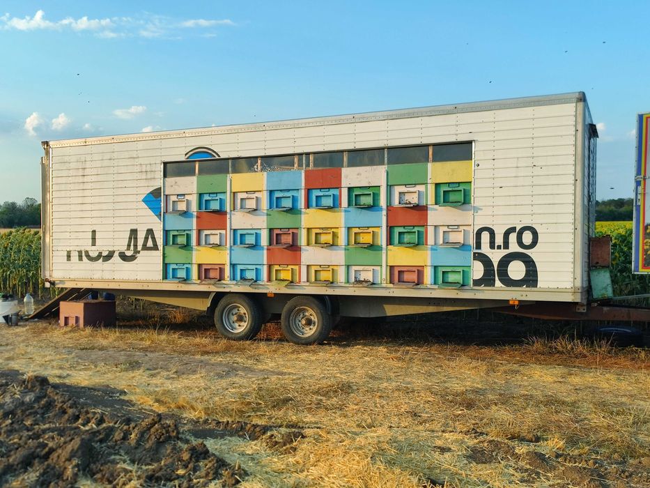 Remorcă apicolă L= 9m. două axe 48 fam. folosită în pat cald/orizonal