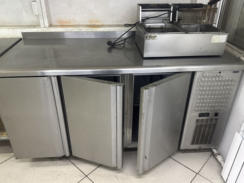 Стол разделочный со встроенным холодильником