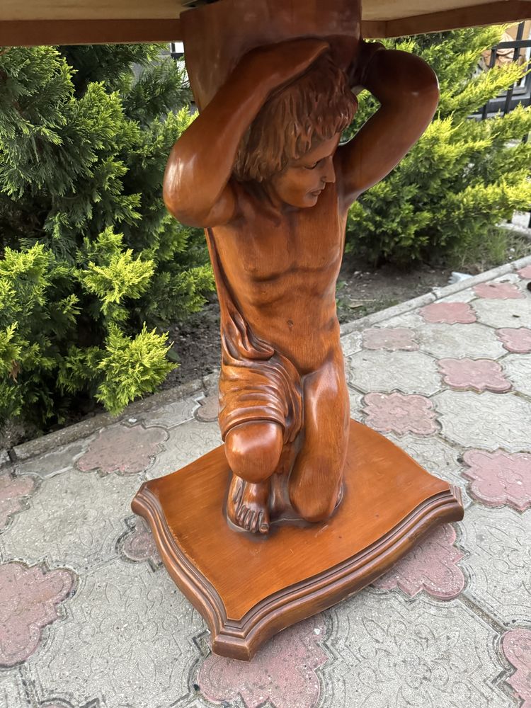 Masuta deosebita din lemn masiv cu blat rotativ