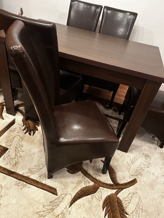 Vand masa si scaune tapitate