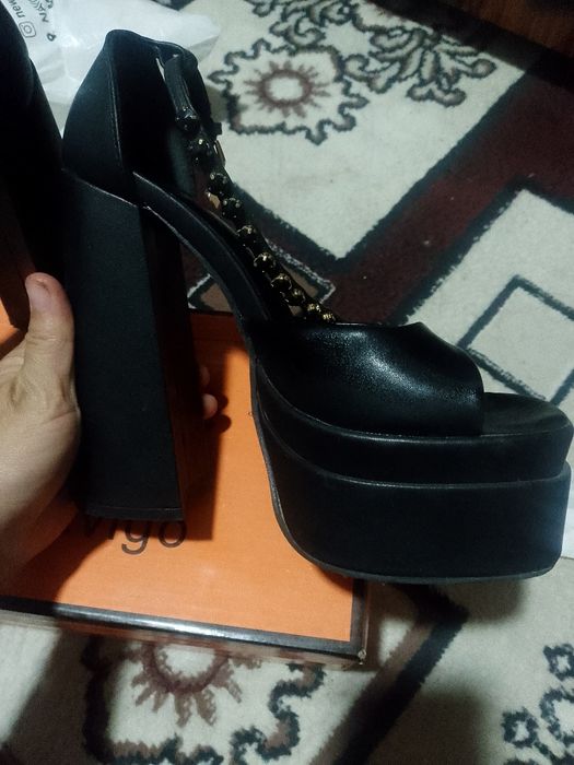 Басаножкани на каблуках VERSAGE оргинали