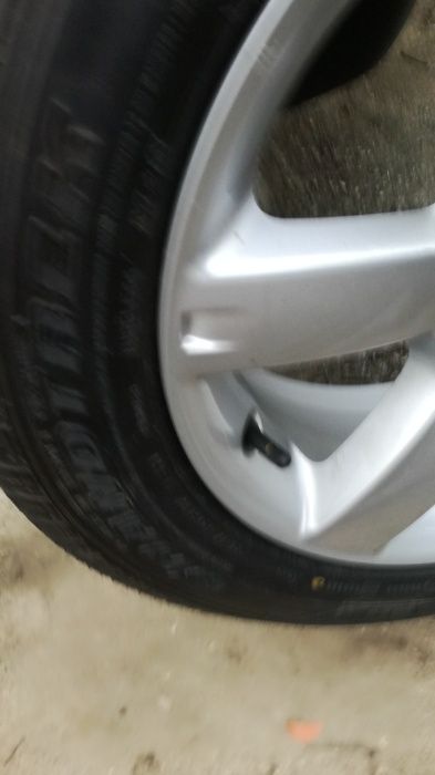 Janta aliaj +anvelopa aproape noua 7/5x114,3/17-215-60-17
