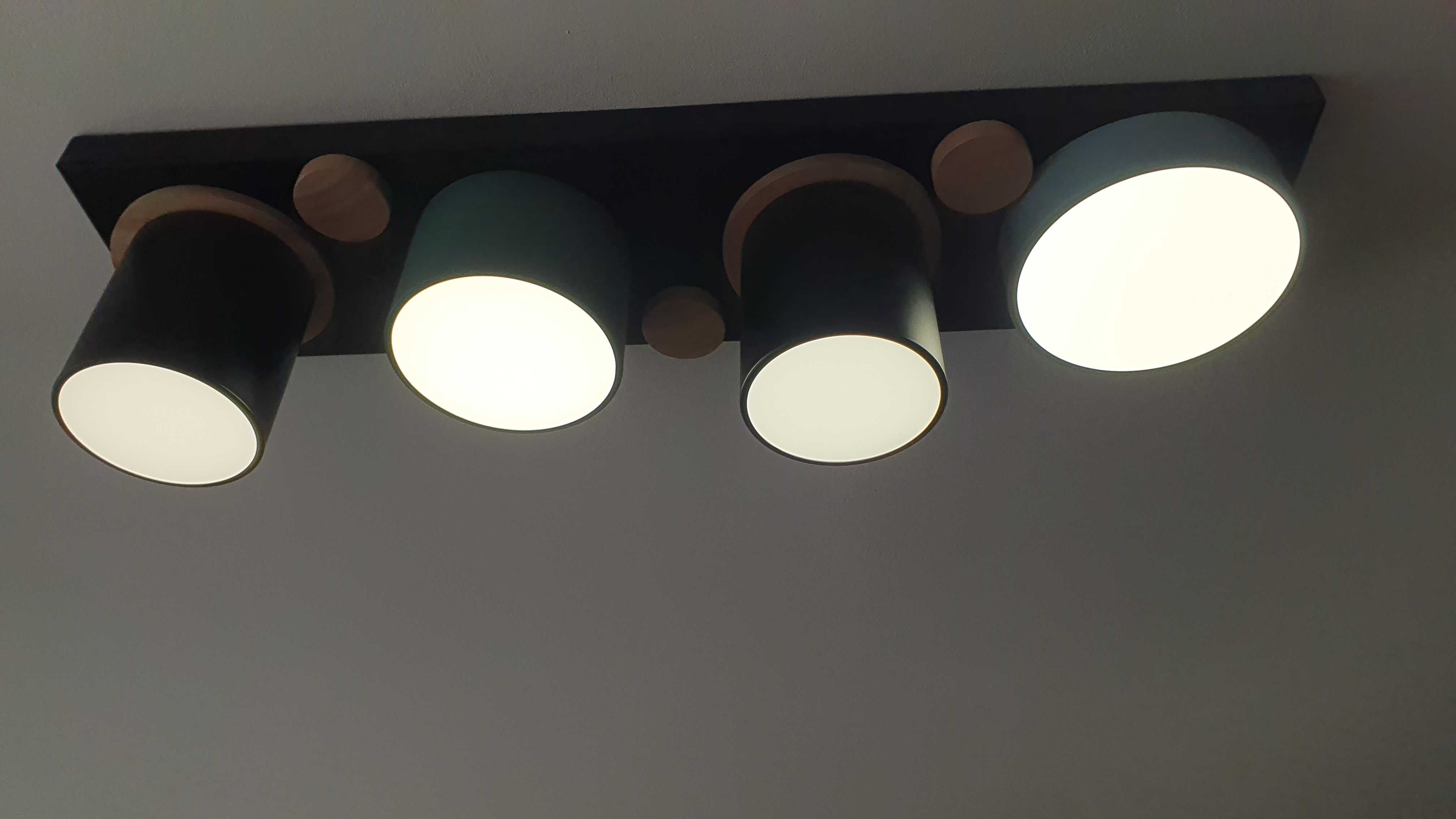 LED полилей с 4 вградени LED лампи/панели