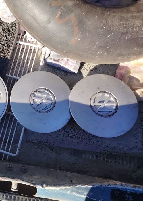 Продам две заглушки на диски от вольсвваген оригинал