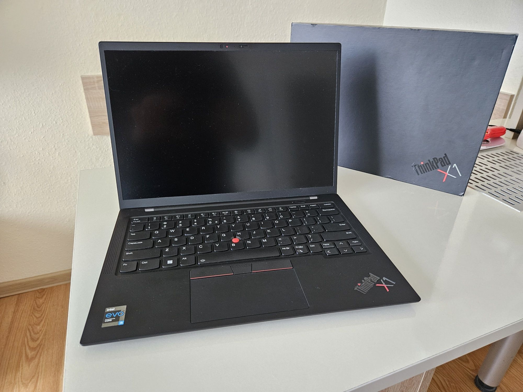 Lenovo X1 Carbon Gen9  4G-LTE/11th Gen Core i5/16Gb/512GB SSD