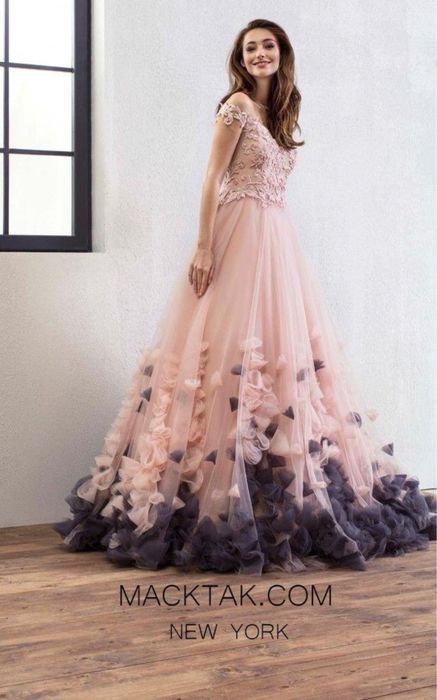 Платье пышное вечернее