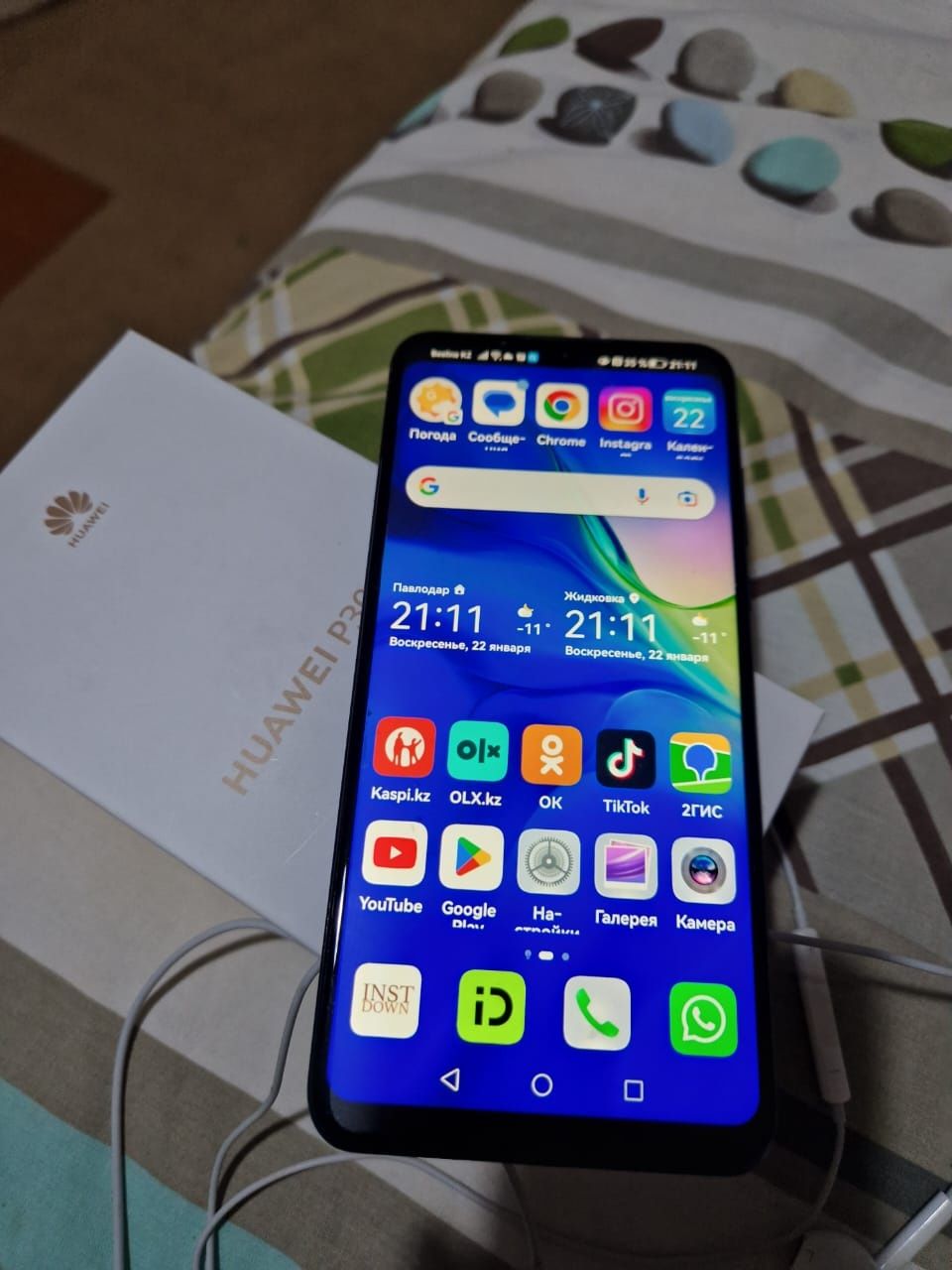 Телефон HUAWEI P30 lite