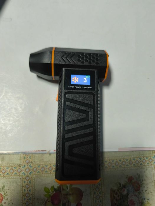 Suflanta aer puternica