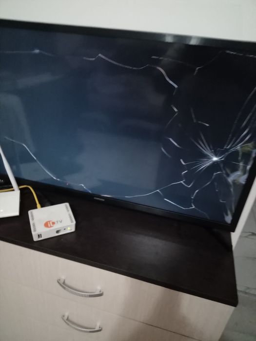 Продаю на зап.яасти телевизор samsungung модель UE32N4500AUung