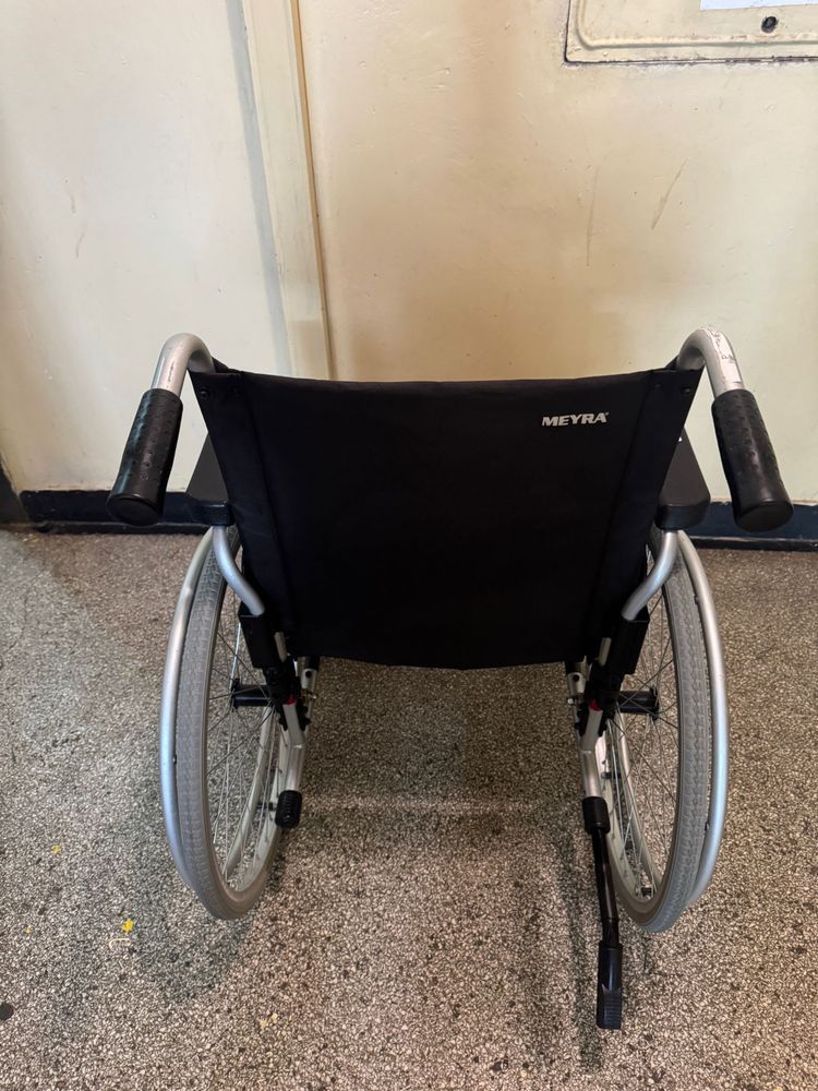 Carut scaun rulant batrani handicap dizabilitati (ca noua)