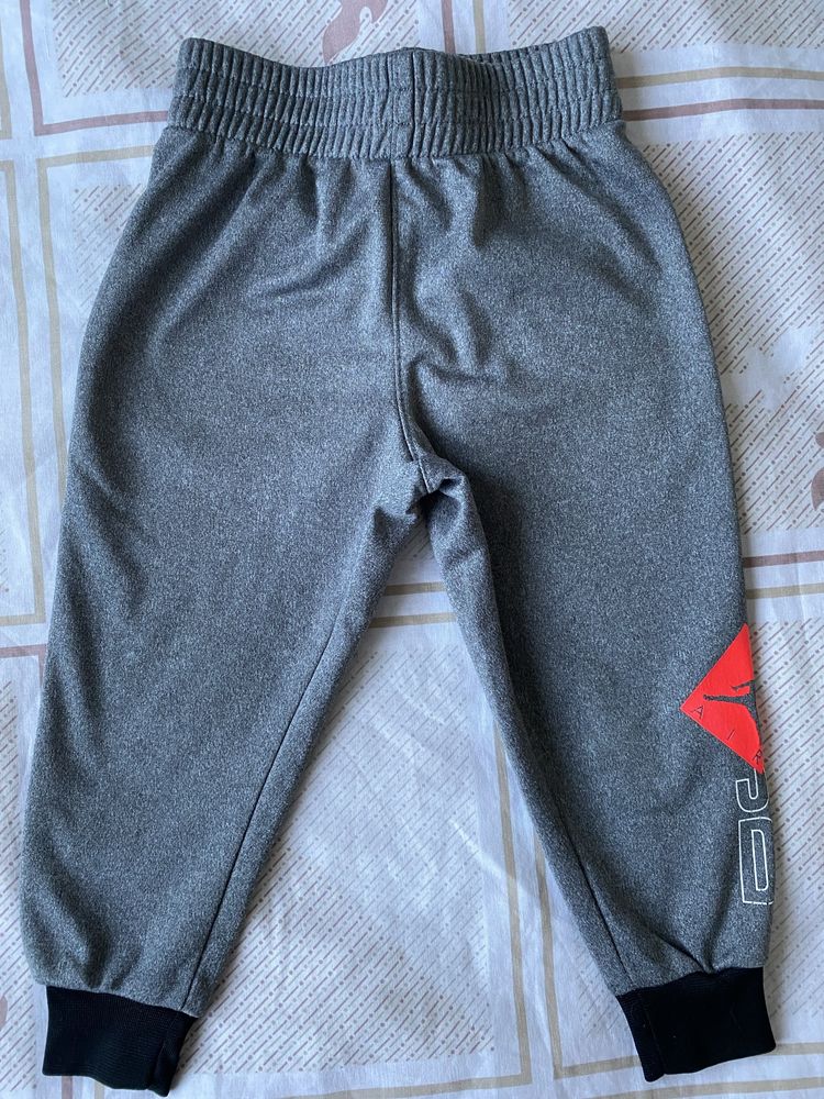 Детски екип NIKE JORDAN оригинален,без забележки и следи от употреба