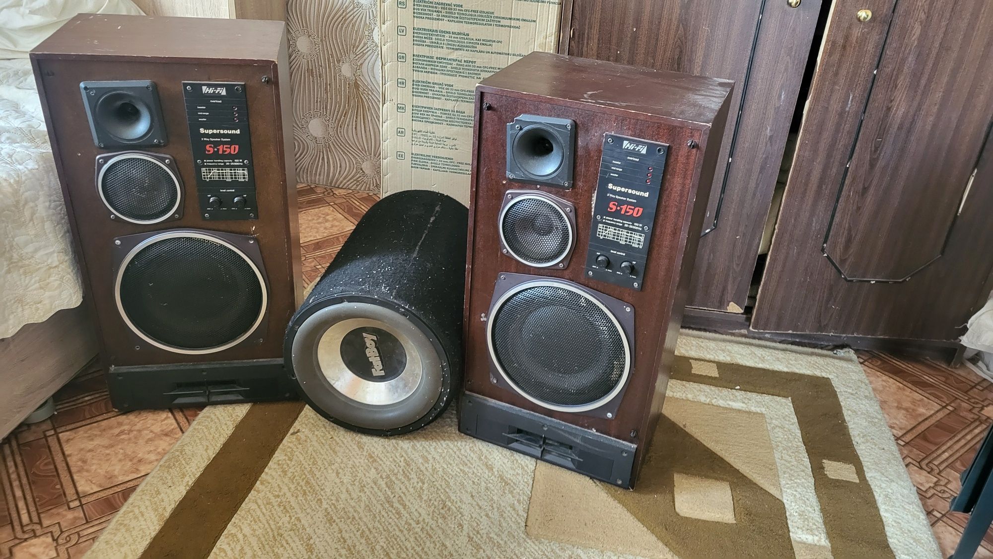 Продавам бас и 12 скиколони