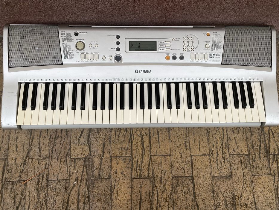 Yamaha PSR-E303 orga electronica