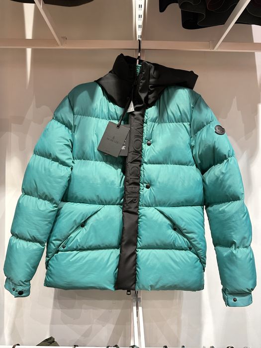 Geaca M.o.n.c.l.e.r turcoaz