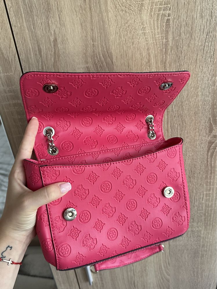 Нова чанта Guess