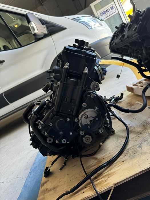 Vând motor Yamaha FZ 1