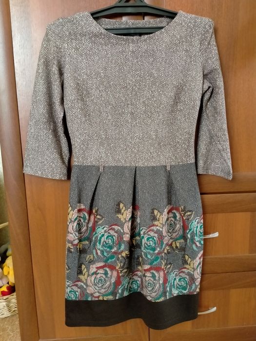 Продам платья в отлично состоянии.