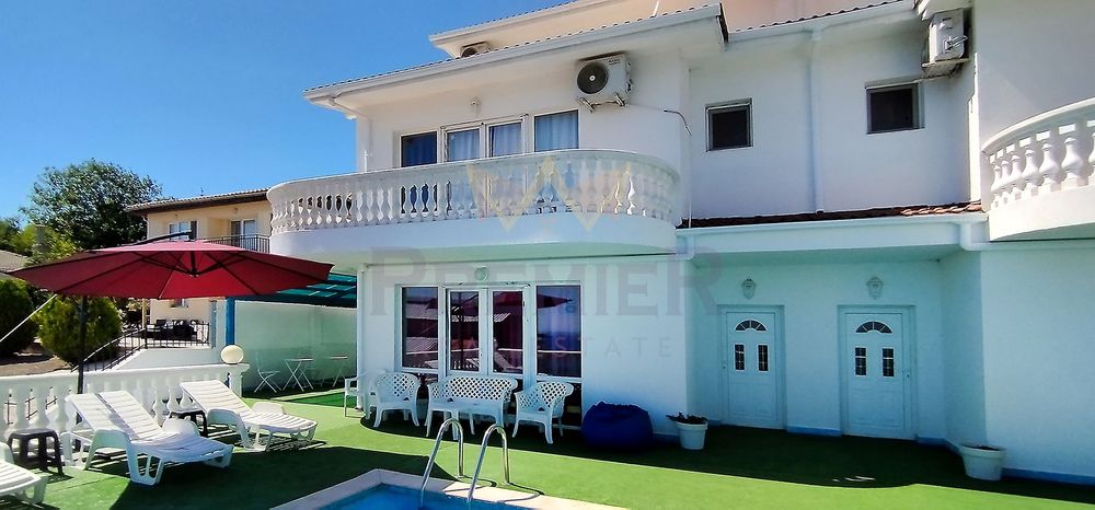 Вила в Добрич, област-гр.Балчик площ 465 кв.м.