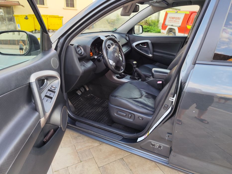 Vând Toyota RAV4 4x4 2.2 TDI cp 177