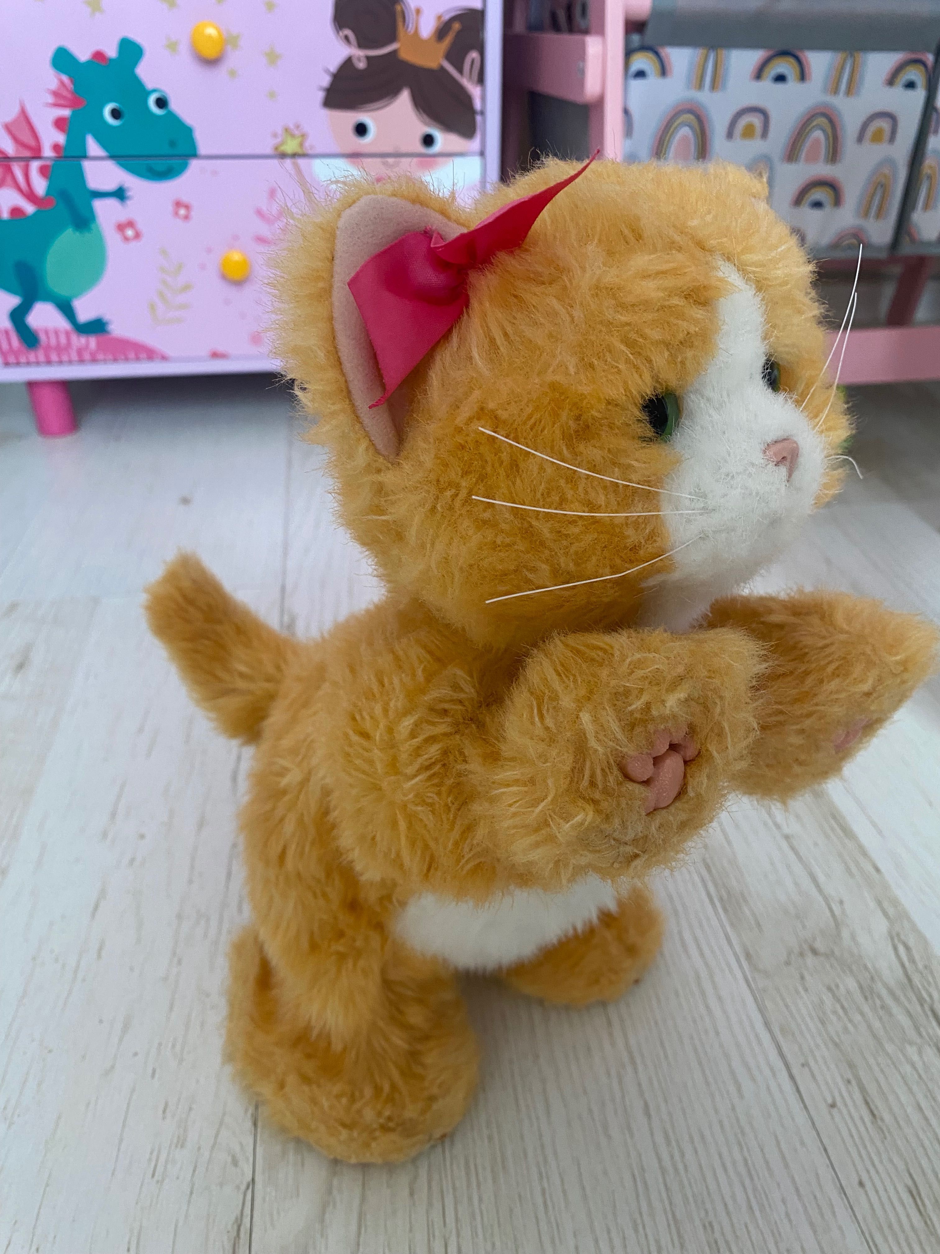 Интерактивно коте Daisy