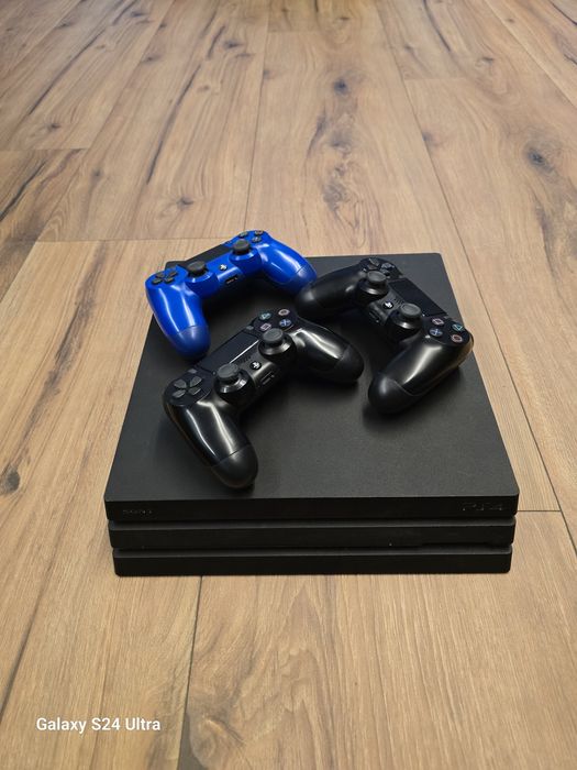 PS4 PRO+ 3 Оригинални джойстика(1TB)