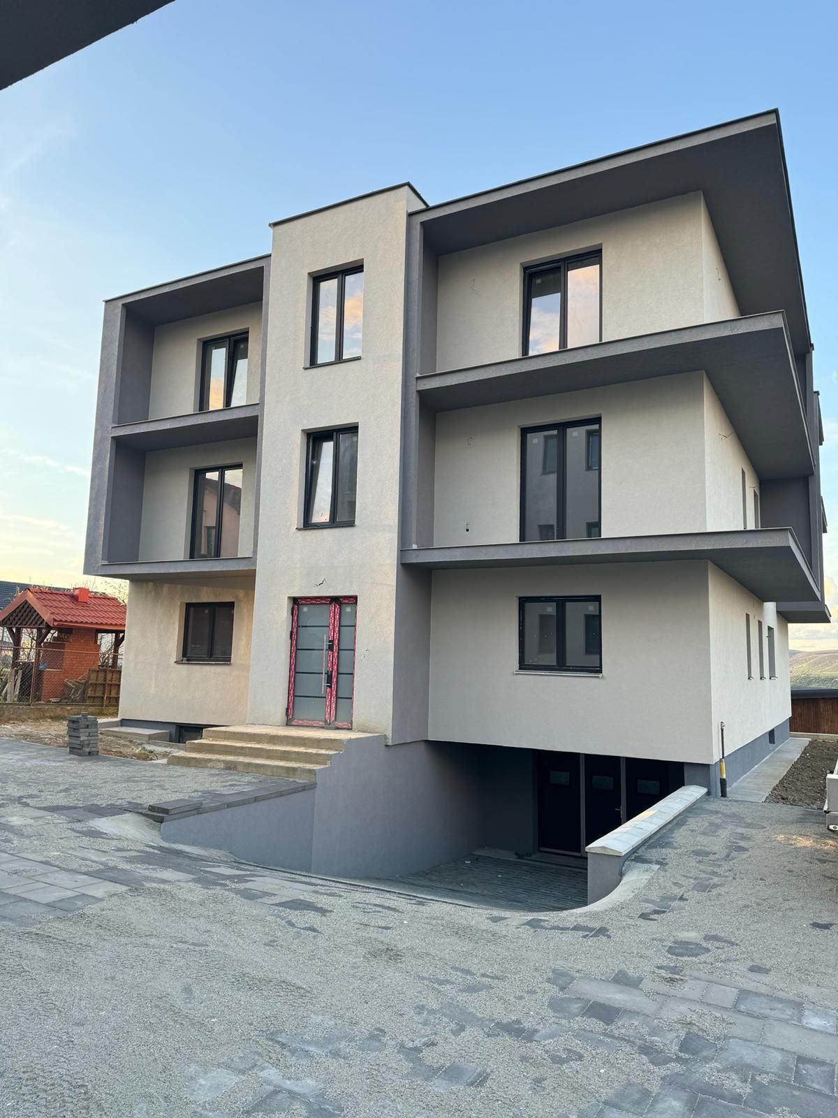 De vânzare Apartamente 3 camere,2 băi, semifinisate,Dej ,