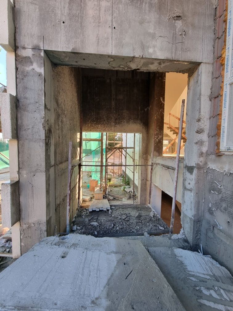 Taiat decupat secționat piconat carotat beton armat . Carota carotare