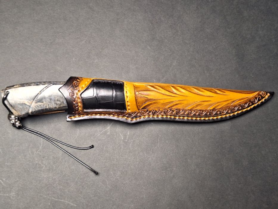 Японски ловен нож от дамаска стомана VG-10 (96 слоя) с кожена кания