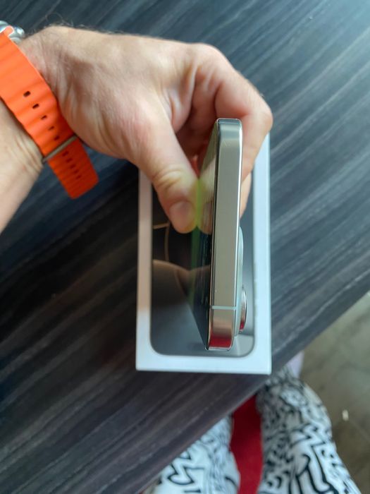 iPhone 16 pro Max  100 %батерия,  без забележка, като нов е !