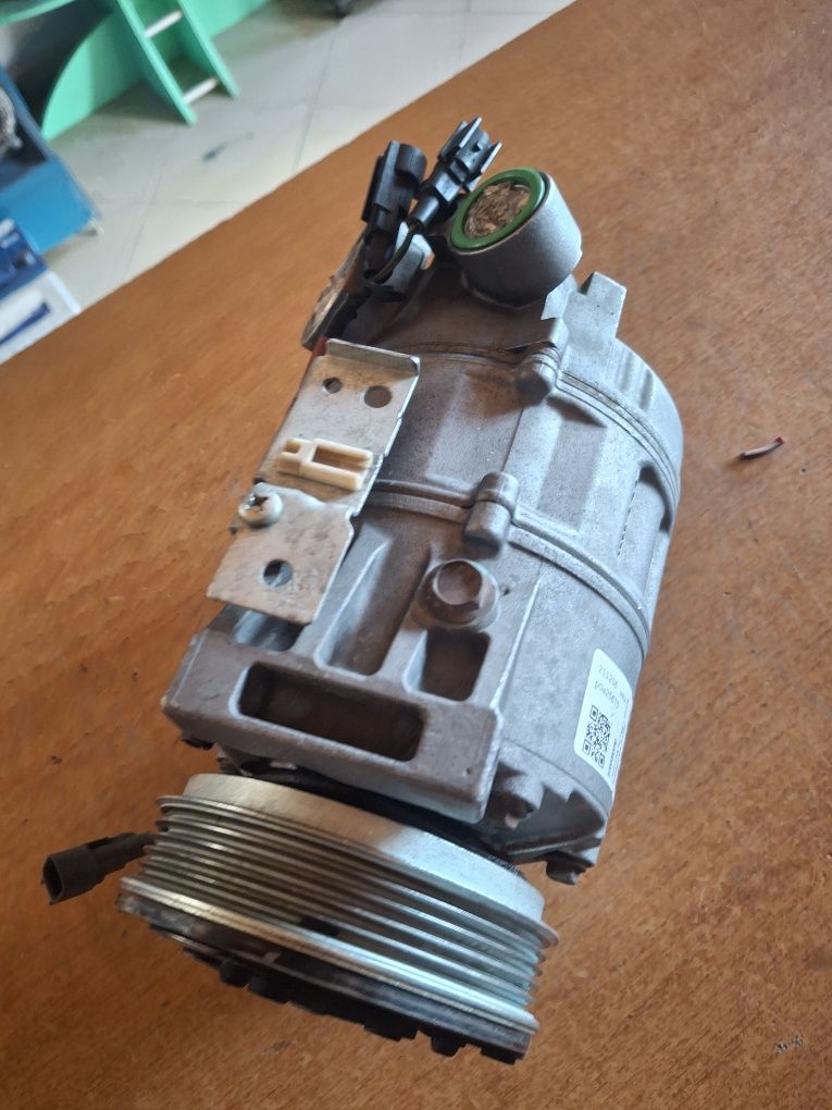 Compresor aer condiționat Volvo Ford 2.0D 2.4D 2.5i  2005+