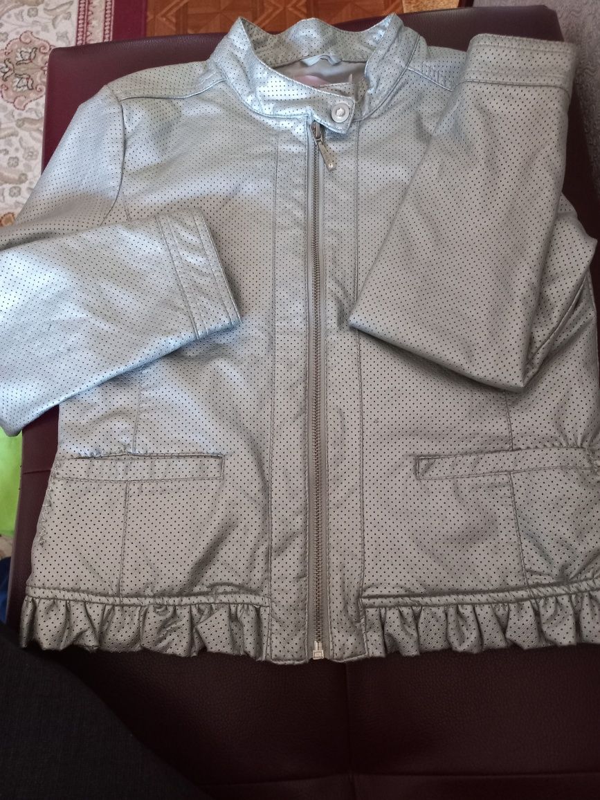 Куртка детская и для девочек 7-8 лет,платья нарядная кружевная