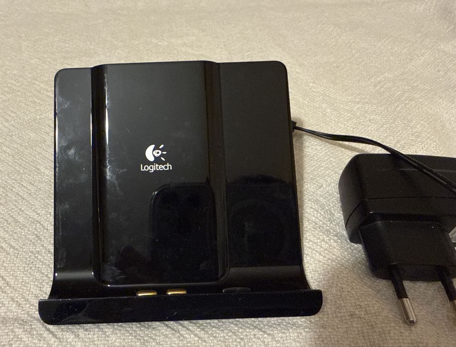 Telecomandă universală Logitech Harmony 1000 + stație de încărcare