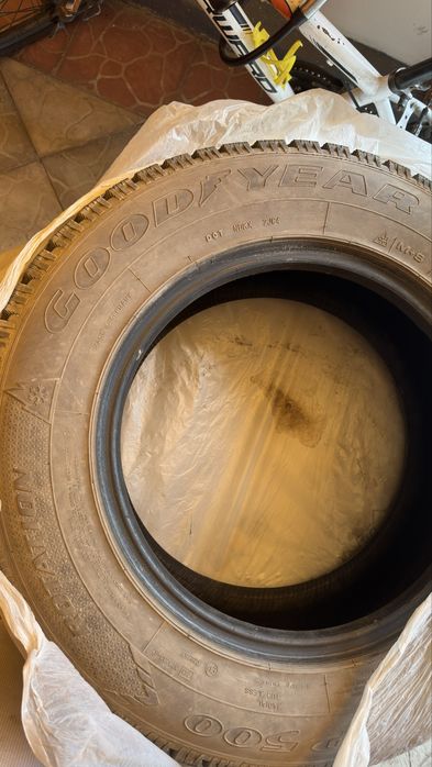 Продам шины 215 70 R16 зимние