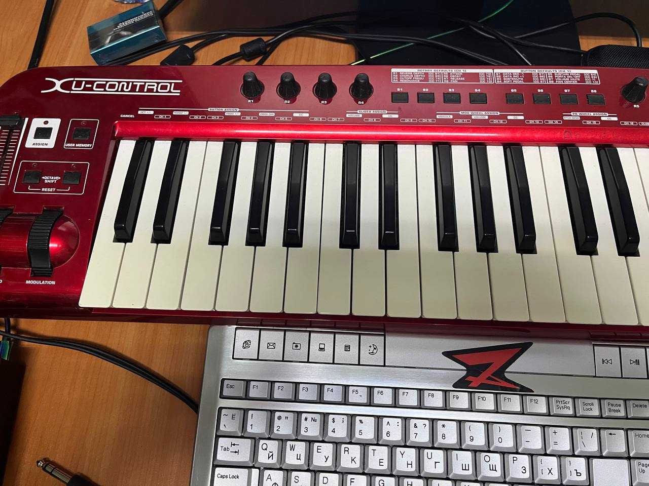 MIDI-клавиатура Behringer U-Control UMX490