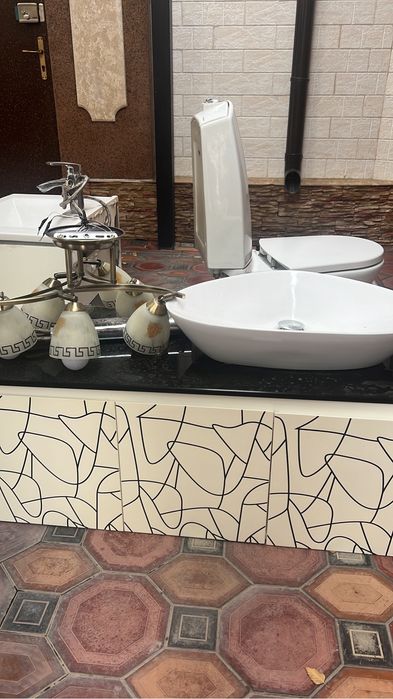 Продам раковину со сместителем