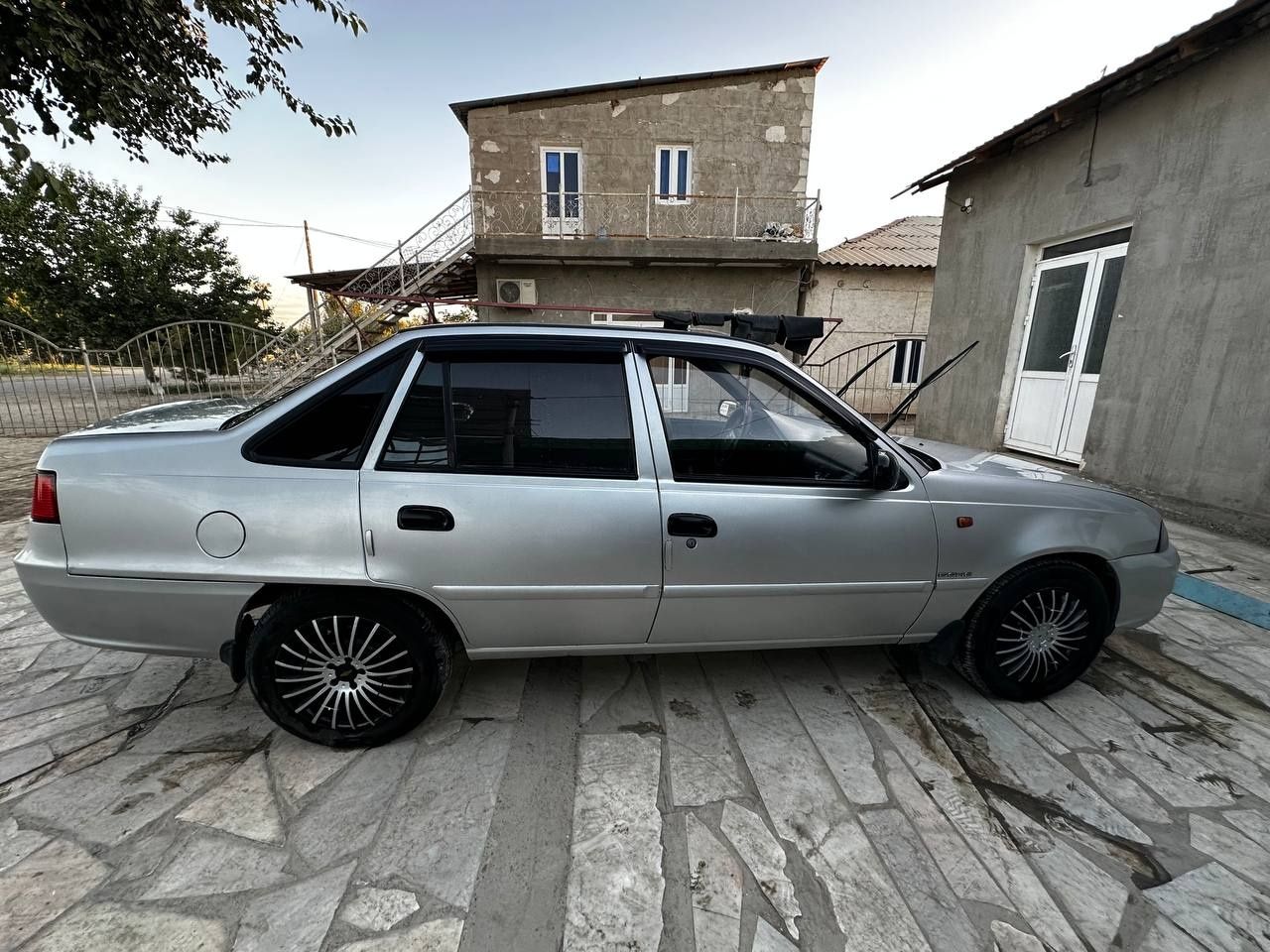 Neksiya 2 . Srocnaga. Naxtga utiladi. Tez srocna sotiladi. Naxtga otib