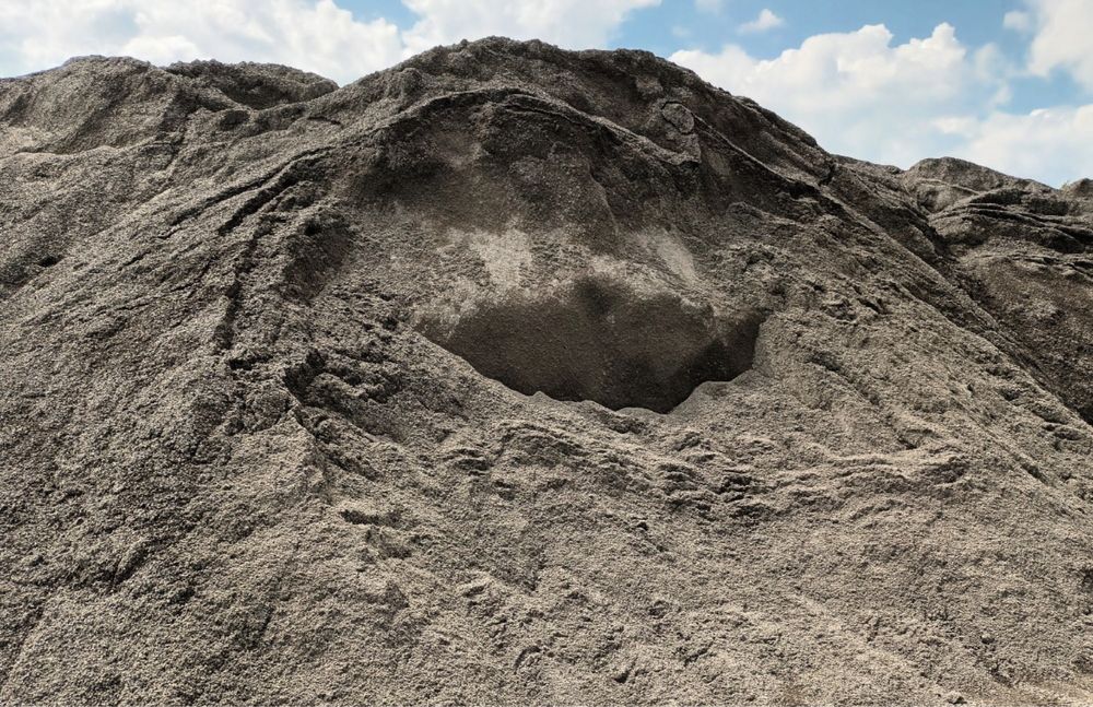 Nisip pietriș pământ negru