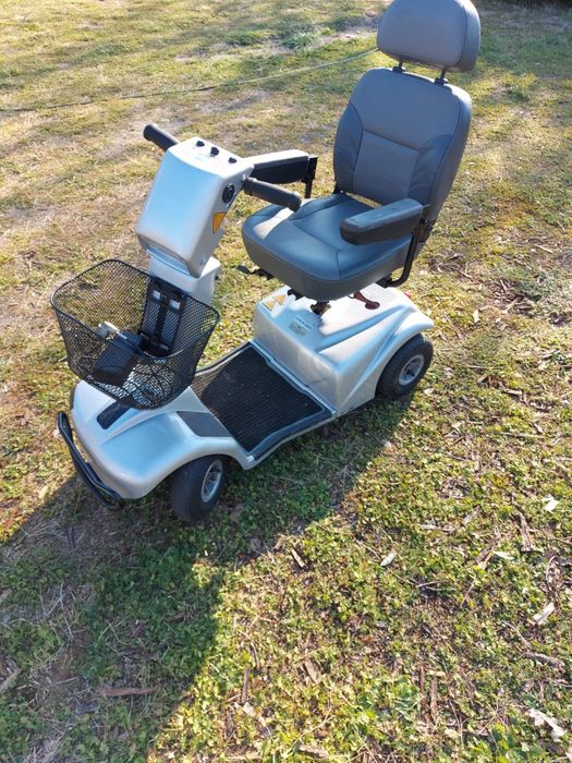 Carucior scuter electric Rascal persoane cu dizabilitati