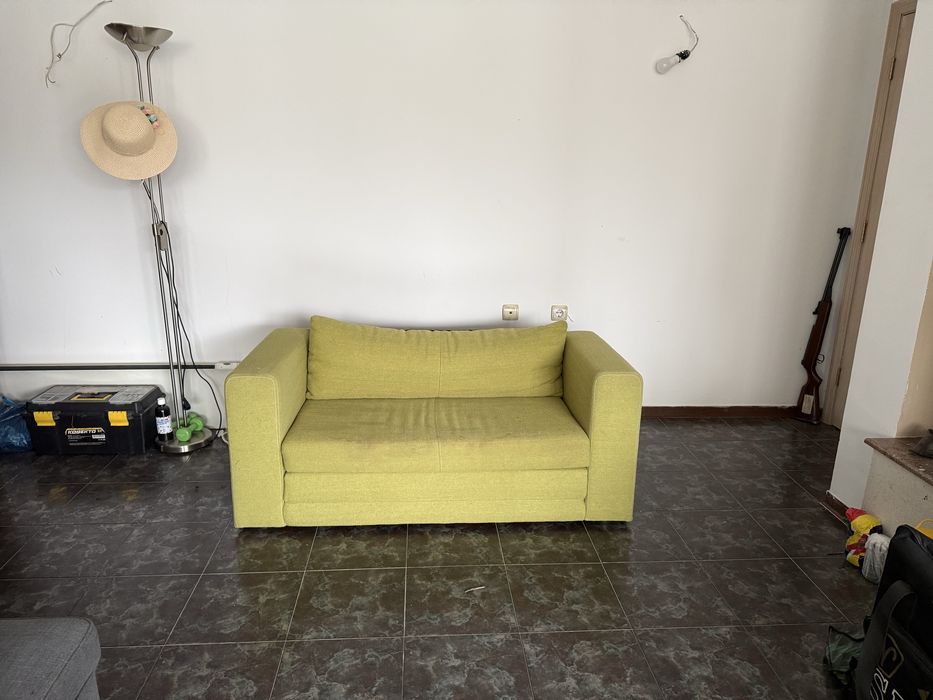 Зелен разтегателен диван – става на легло