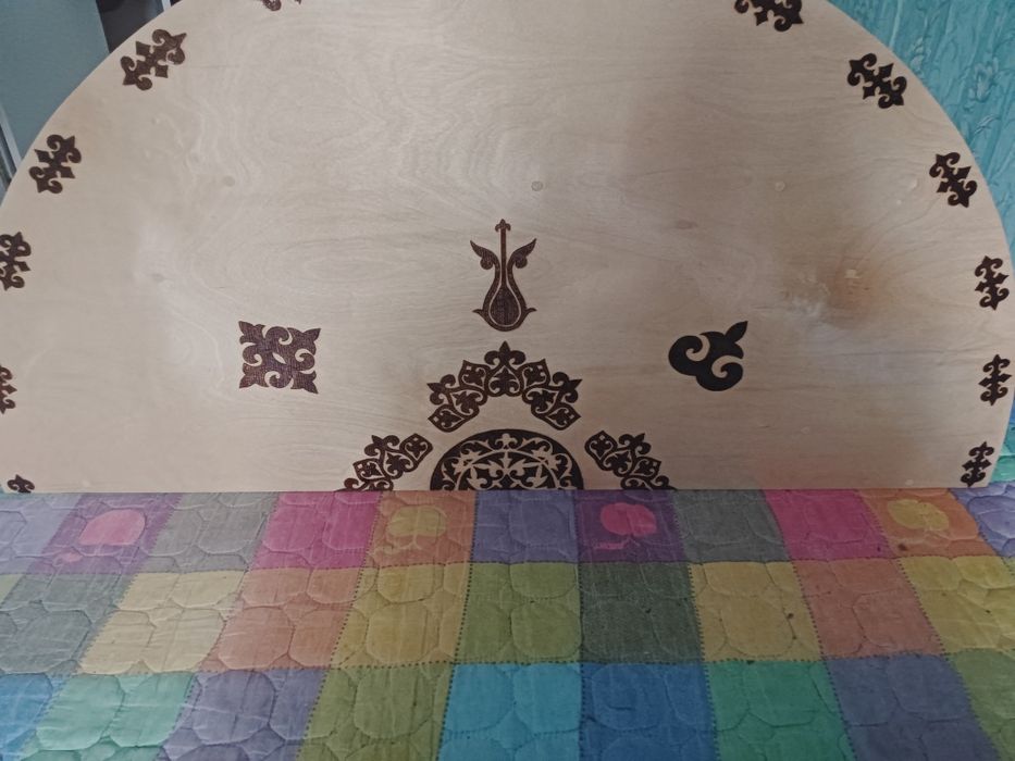 Продаю кустарный стол